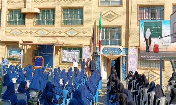 افتخار می‌کنم خادم دانش‌آموزان منطقه 17 هستم