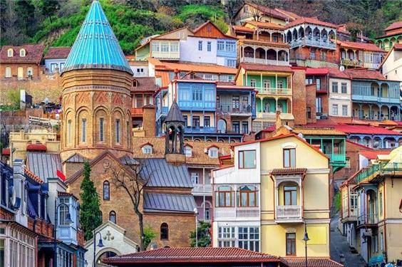 مقایسه قیمت بلیط تفلیس در فصل‌های مختلف
