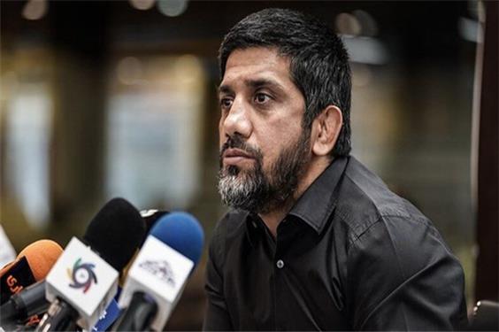 دبیر: مسئولان به جای فرودگاه رفتن سر کیسه را شل کنند