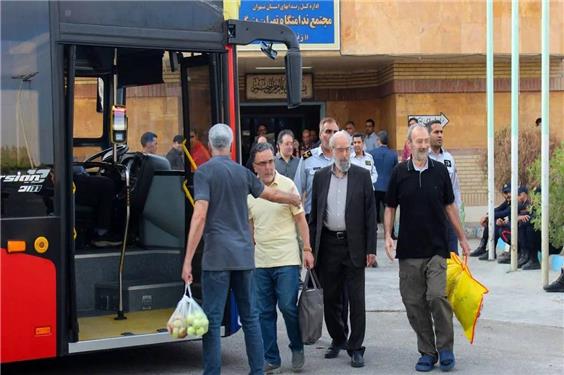 زیدآبادی نوشت: انتقال زندانیان و مصائب آن