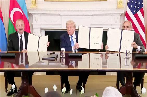 پیروزی ترامپ بر ظریف