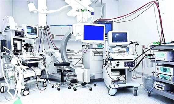 بیش از 3 میلیارد ریال تجهیزات بهداشتی و درمانی به علوم پزشکی کرمان اهدا شد