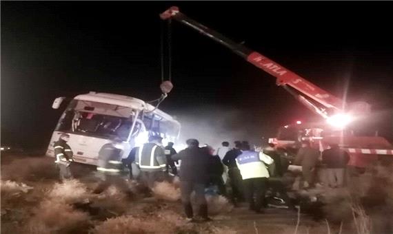 یک کشته و 17 مصدوم در واژگونی اتوبوس اصفهان به بندرعباس در شهربابک
