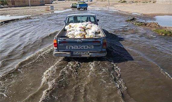 تصاویر/ رزمایش کمک مومنانه در مناطق سیل زده جنوب کرمان