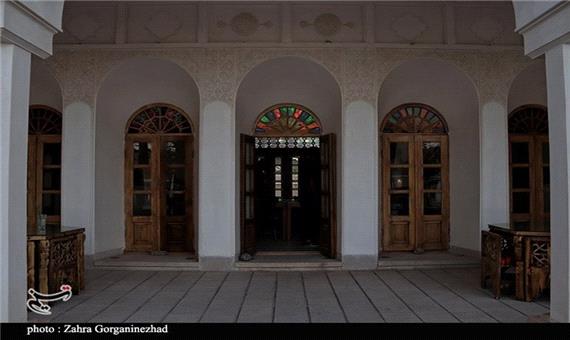 گوشه‌هایی از معماری منحصر‌به‌فرد باغ‌موزه وزیری کرمان