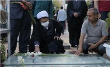اعضای ستاد نماز جمعه کرمان به مقام شامخ سپهبد شهید سلیمانی ادای احترام کردند