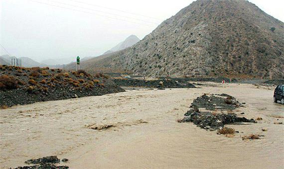 سیلاب سد «دهج» به سمت شهر انار در حرکت است