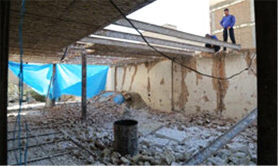 تخریب یک ساختمان ناایمن در خیابان اسدآبادی منطقه 6