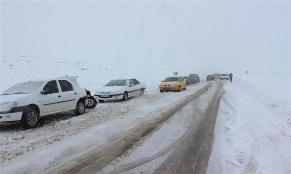 جاده دلفارد به دلیل بارش شدید برف مسدود شد