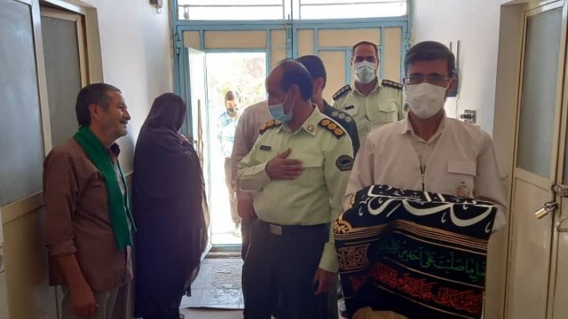تجلیلِ خادمیاران رضوی کوهبنان از خانواده شهدای انتظامی