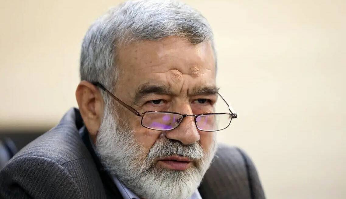 نماینده جنجالی: باید بررسی کنیم حضور پزشکیان به نفع کشور است یا نبودش!