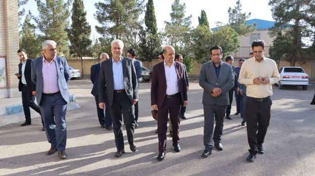 بازدید معاون آموزش متوسطه وزارت آموزش و پرورش از دبیرستان شبانه‌روزی شهدای عشایر کرمان