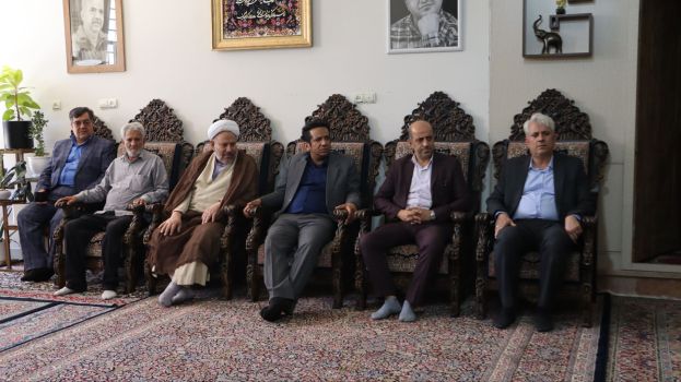 دیدار معاون آموزش متوسطه وزیر آموزش و پرورش و مدیرکل آموزش و پرورش استان کرمان با خانواده شهید دانش آموز محمد مهدی ایرانمنش از شهدای حادثه تروریستی گلزار شهدای کرمان