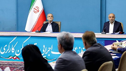 پزشکیان: بنگاه‌های تولیدی وارد ساخت مسکن کارگری شوند