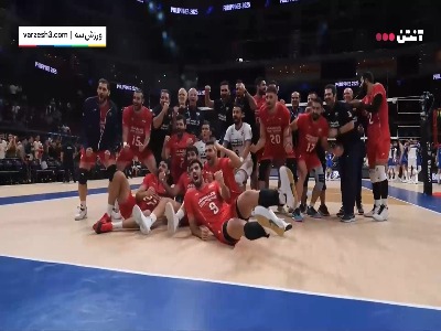 جشن بازیکنان و کادرفنی پس از مسابقه
