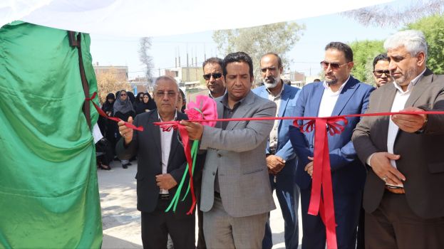 زمین چمن مصنوعی مدرسه استثنایی پیام جیرفت با اعتباری بالغ بر ۷۰۰ میلیون تومان در قالب طرح شهید سلیمانی افتتاح شد