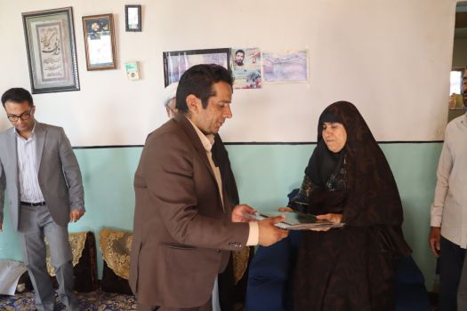دیدار مدیرکل آموزش و پرورش استان کرمان با خانواده شهید رحیم قادری