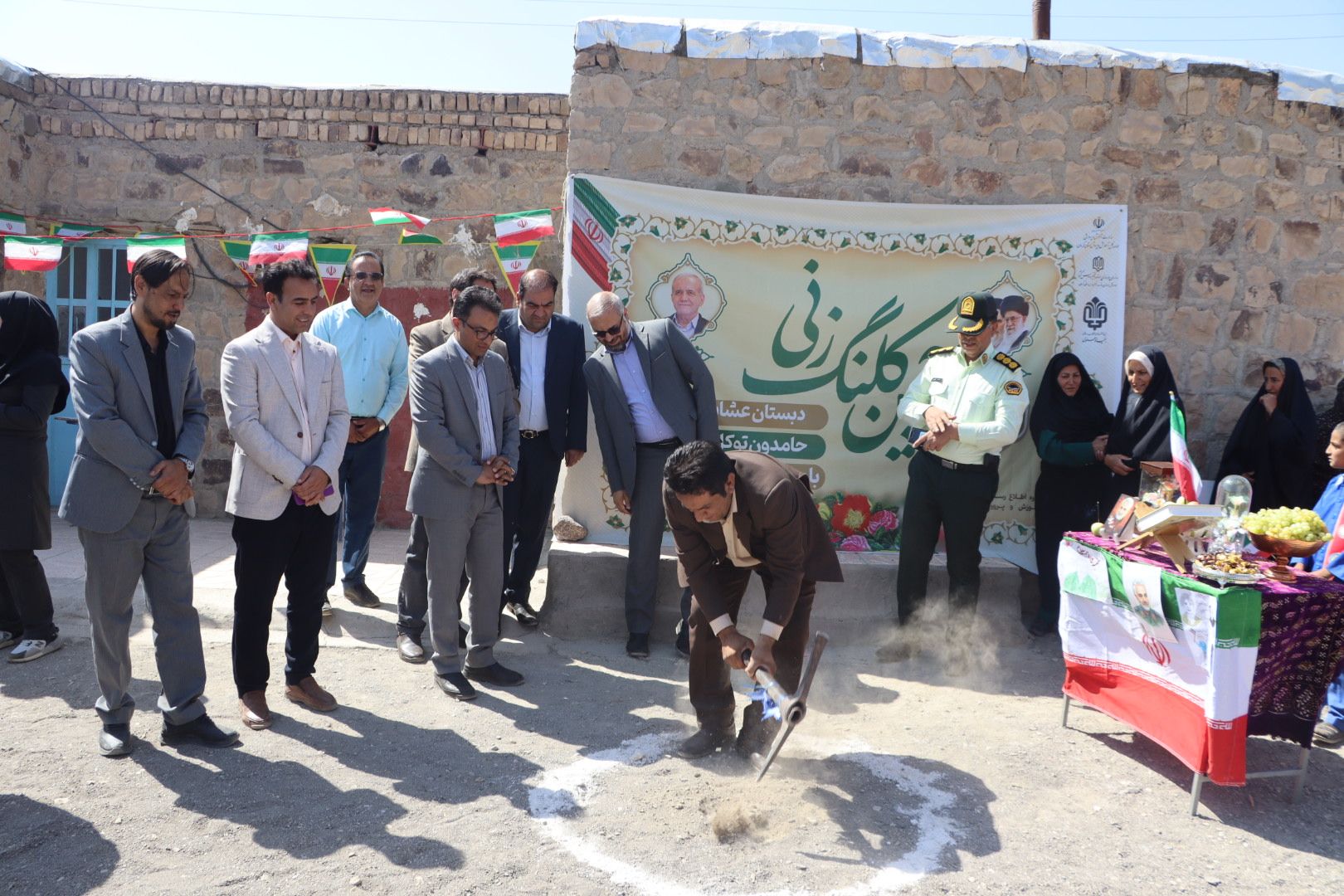 کلنگ احداث ۲ مدرسه عشایری یک کلاسه در روستا های پدوم آباد و توکل آباد رابر با اعتباری بالغ بر ۳ میلیارد و ۶۰۰ میلیون تومان به زمین زده شد