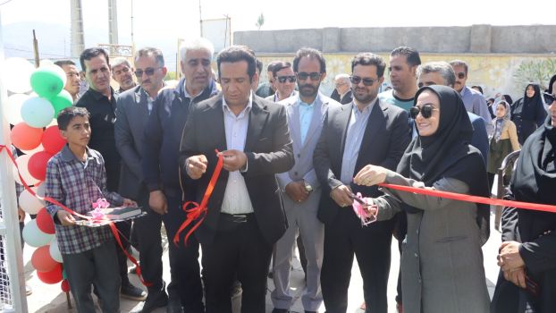 افتتاح زمین چمن مصنوعی دبستان دخترانه امام خمینی (ره) دهبکری در کمتر از ۲۴ ساعت با مشارکت گسترده مردم، اولیا و مسئولان