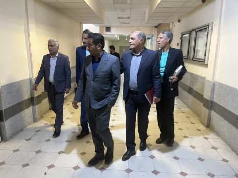 بازدید سرزده مدیرکل آموزش و پرورش استان کرمان از دبیرستان شهید باهنر ناحیه یک کرمان با تأکید بر ارتقای کیفیت آموزشی