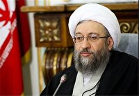 آیت‌الله آملی‌لاریجانی: ترامپ درباره ایران هذیان می‌گوید