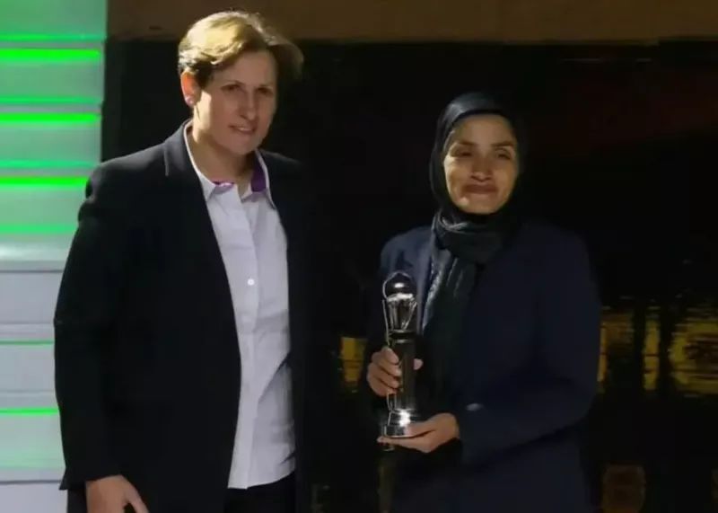 سرمربی کرمانی برترین زن فوتبال آسیا