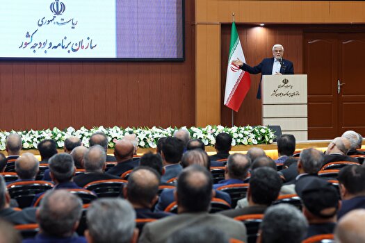 عارف: فعال‌سازی مکانیسم ماشه مبنای قانونی ندارد