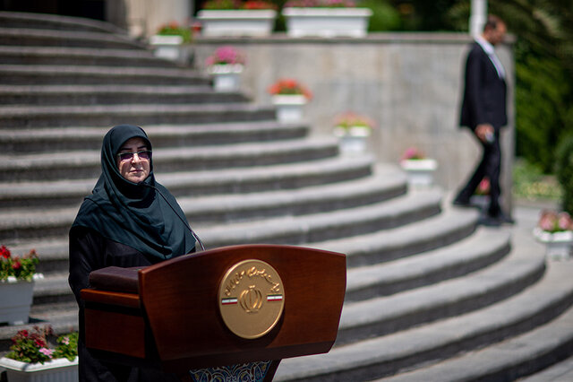 اظهارات سخنگوی دولت در مورد قیمت بنزین سهمیه‌ای و پیش‌بینی نرخ تورم در سال آینده