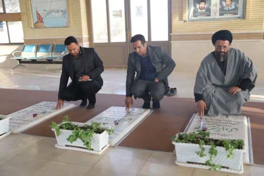 ادای احترام مدیرکل آموزش و پرورش استان کرمان به مقام شامخ شهدای کاظم‌آباد