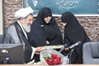 زنان، افسران و علمداران جبهه جنگ نرم هستند