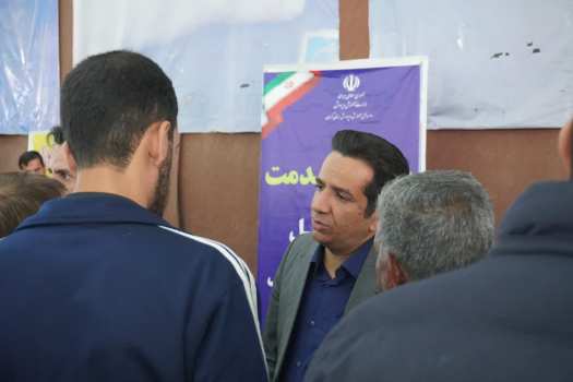 برپایی میز خدمت اداره کل آموزش و پرورش در نماز جمعه کرمان