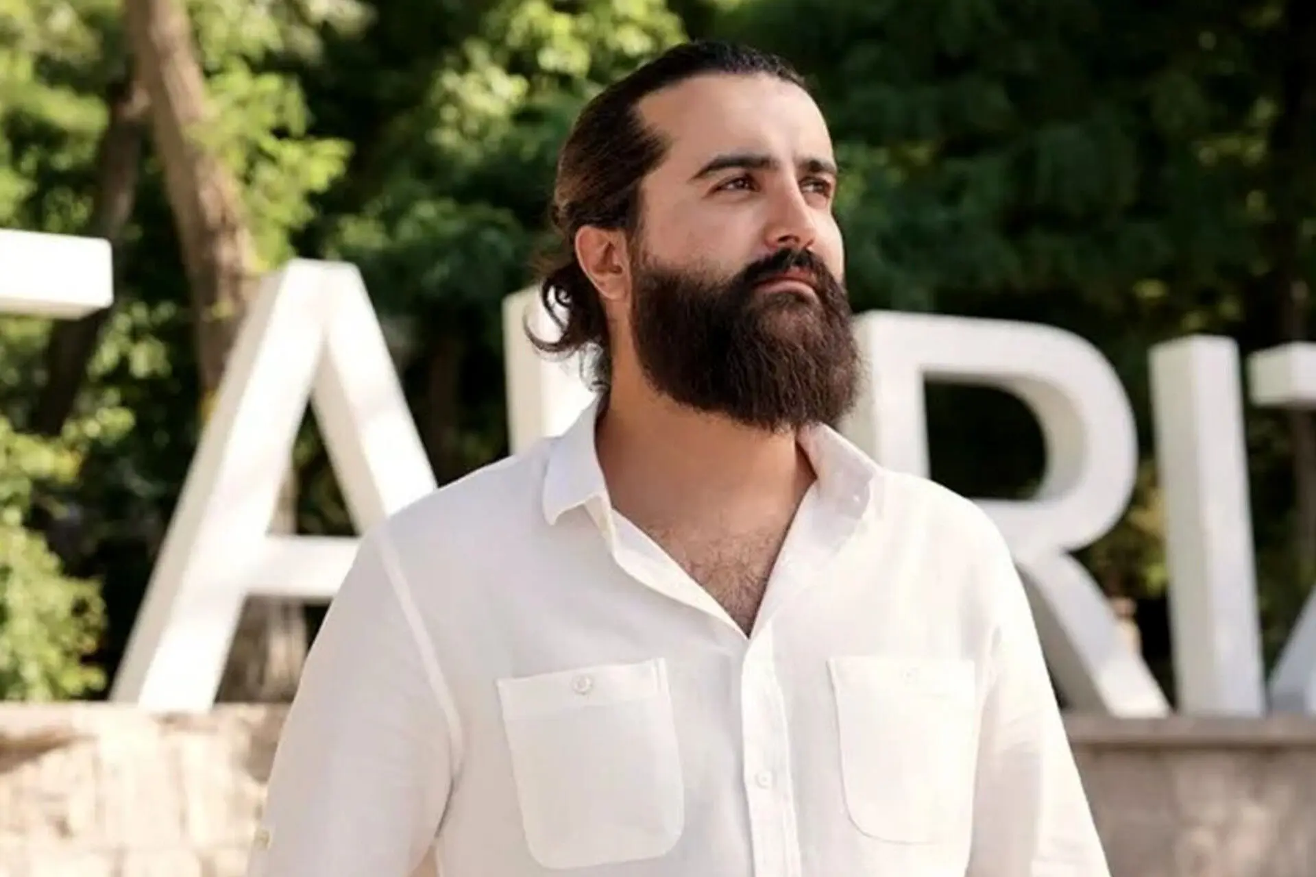 اجرای زنده کنسرت آهنگ «زخم کاری» از مهدی دارابی