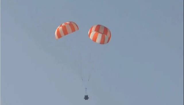 هند چتر نجات اولین کپسول حامل فضانوردان خود را آزمایش کرد