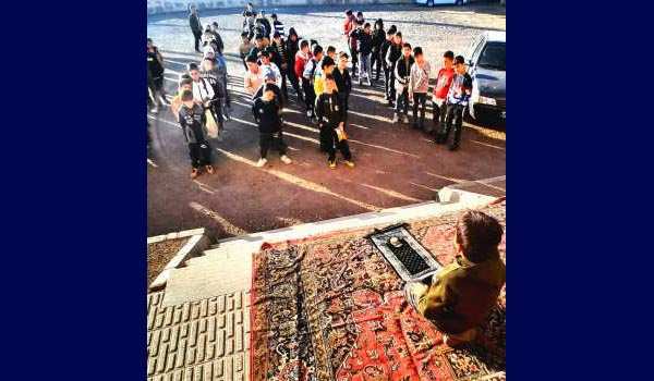 شنبه‌های تشویقی؛طرح ابتکاری مربی پرورشی هریس برای ترویج فرهنگ اقامه نماز در مدرسه