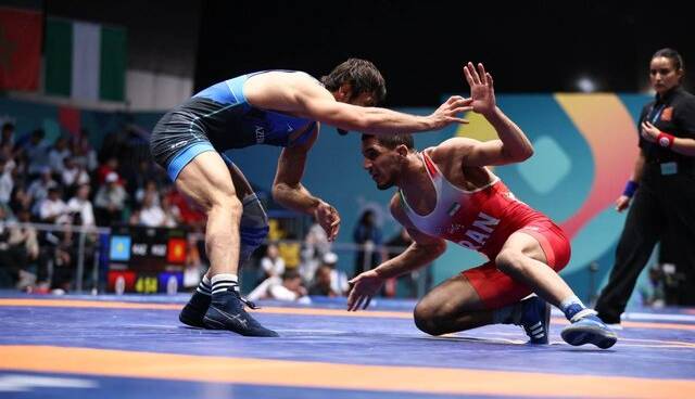 رحمان عموزاد قهرمان کشتی آزاد کشورهای اسلامی شد؛ مومنی برنز گرفت