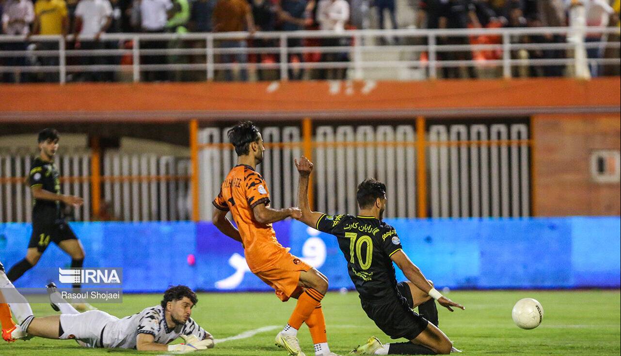 بُرد تیم لیگ برتری در دیار بابک؛ سپاهان از سد مس کرمان گذشت