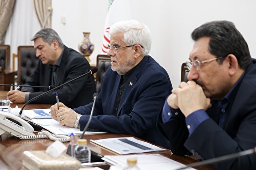 عارف: رفع موانع زنجیره تولید صنعت نساجی ضروری است