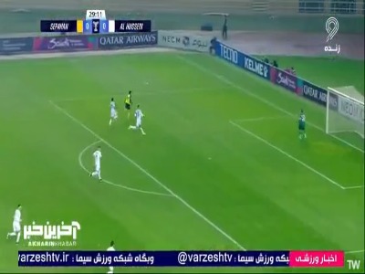 صحنه ای که بازیکنان سپاهان معتقد به خطای پنالتی بودند