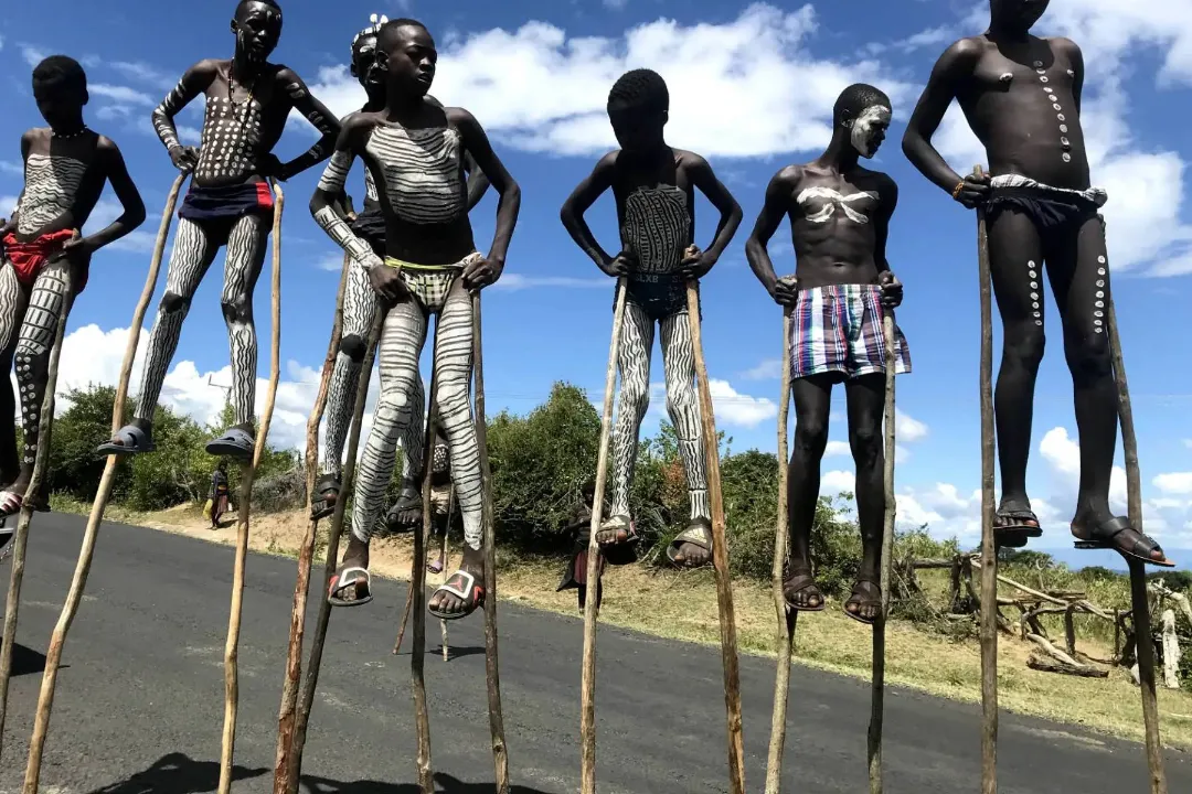 آیا راه رفتن با پایه‌های چوبی انرژی کمتری مصرف می‌کند؟