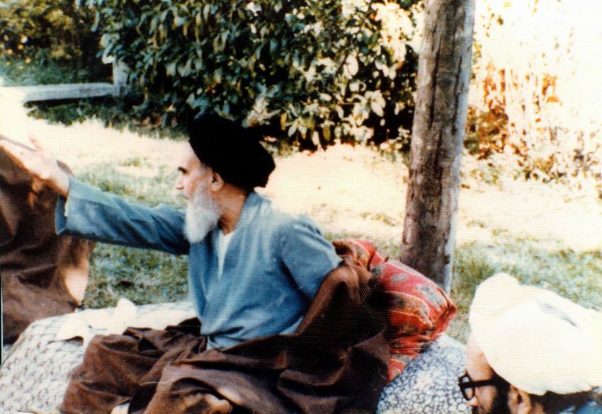 سرمقاله اعتماد/ دیپلماسی امام خمینی(ره) در نوفل‌لوشاتو