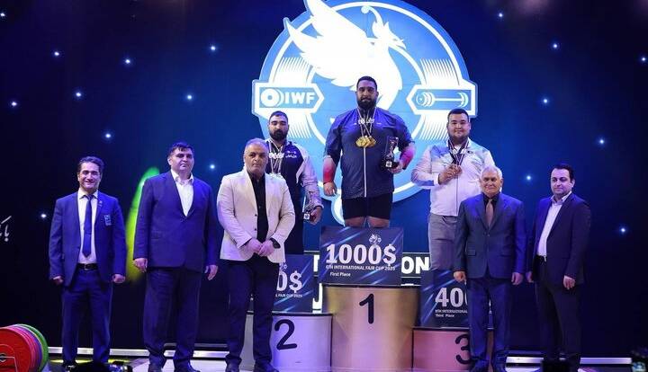 مربی تیم ملی وزنه‌برداری: انتقاد از جام فجر مغرضانه است