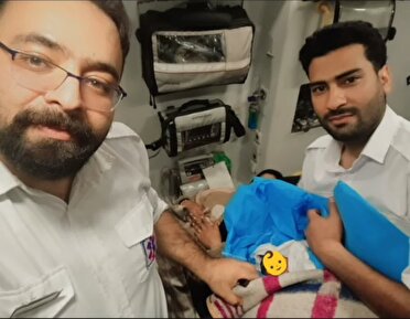 تولد نوزاد عجول در آمبولانس