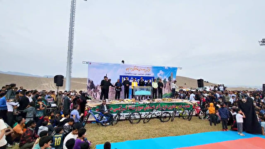 همایش پیاده‌روی خانوادگی در شهرستان منوجان