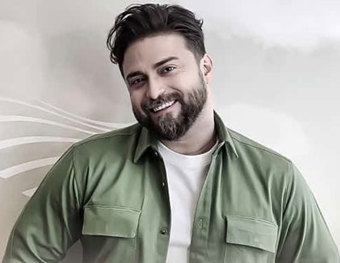 اجرای زنده آهنگ «زیبای بی تاب» از بابک جهانبخش