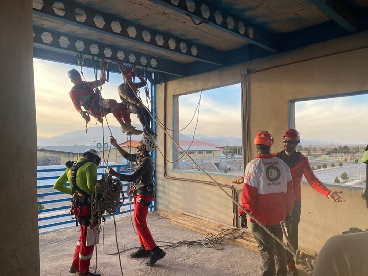 امدادگران ۱۰ استان مهارت‌های نجات با طناب را در کرمان تمرین کردند