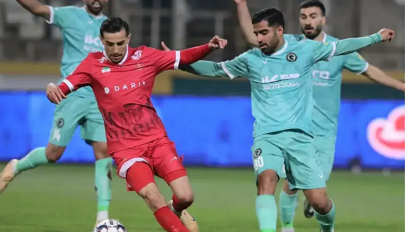 اعتراض پیکان: جوراب پاره شد، داور پنالتی نگرفت