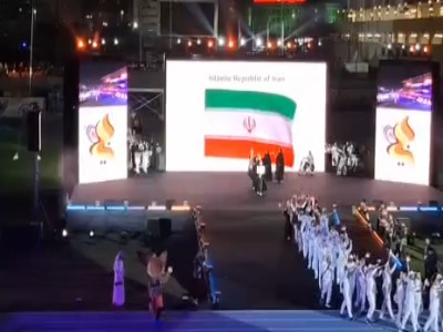 رژه کاروان ایران در مراسم افتتاحیه پنجمین دوره بازی‌های پاراآسیایی جوانان دبی