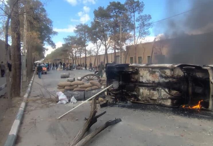 ماجرای آتش‌سوزی خودرو در خیابان شهدای کرمان چیست؟