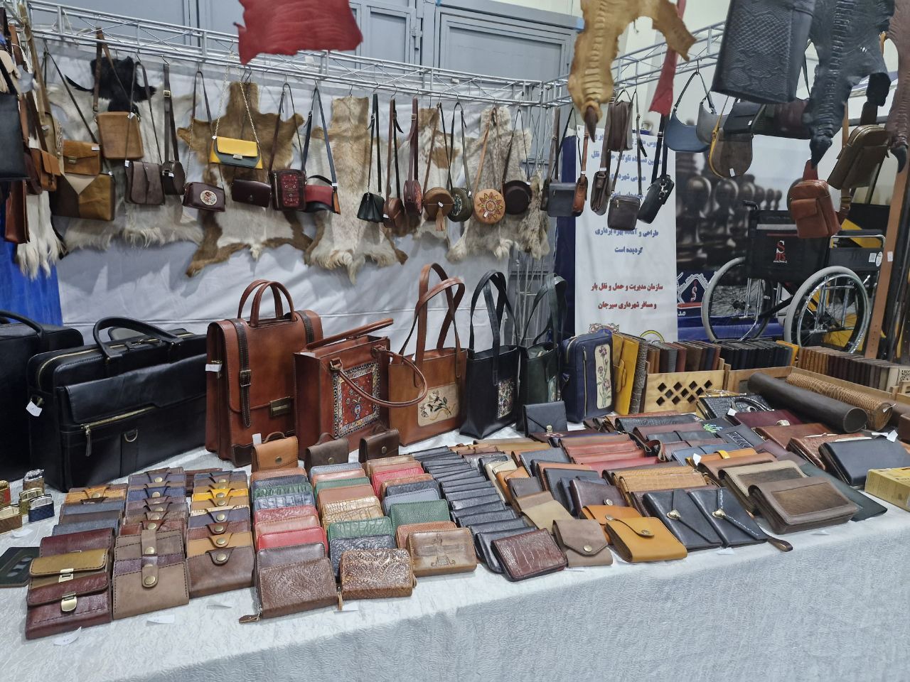 نمایشگاه مهر مادری در سیرجان