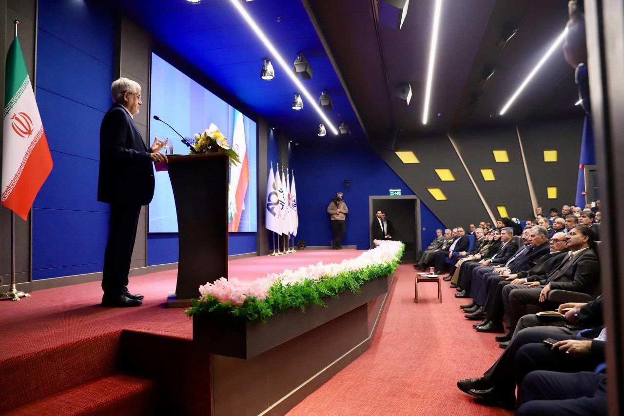 آزمایش ایمنی تصادف یک دستگاه خودرو در حضور عارف